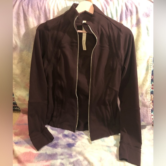 Lululemon Define Jacket Wing Mesh in Black Cherry - Picture 2 of 9